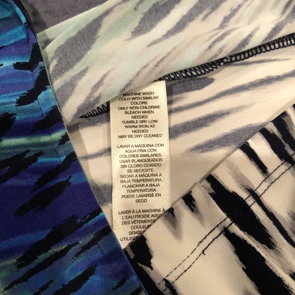 Chicos Dress stretch knit multicolor-abstract size 1 - Picture 6 of 9